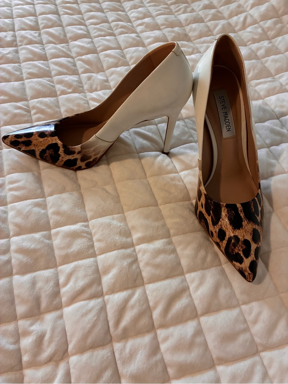 Steve Madden Leopard-Pattern Pointed-Toe Pumps, excellent shape. size 7 1/2 . - Picture 3 of 10